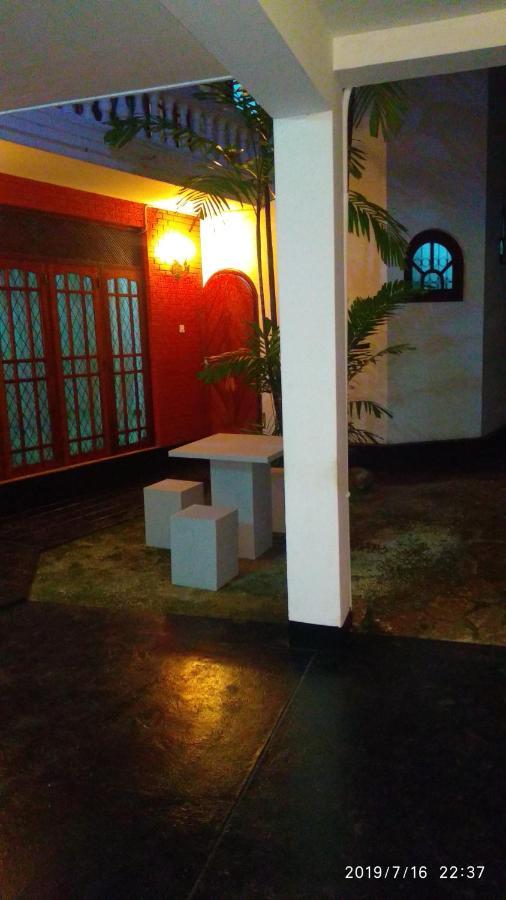 Ceylon Travel And Stay Lodge バタラムラ エクステリア 写真