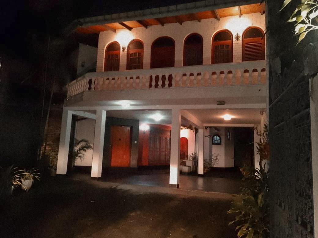 Ceylon Travel And Stay Lodge バタラムラ エクステリア 写真