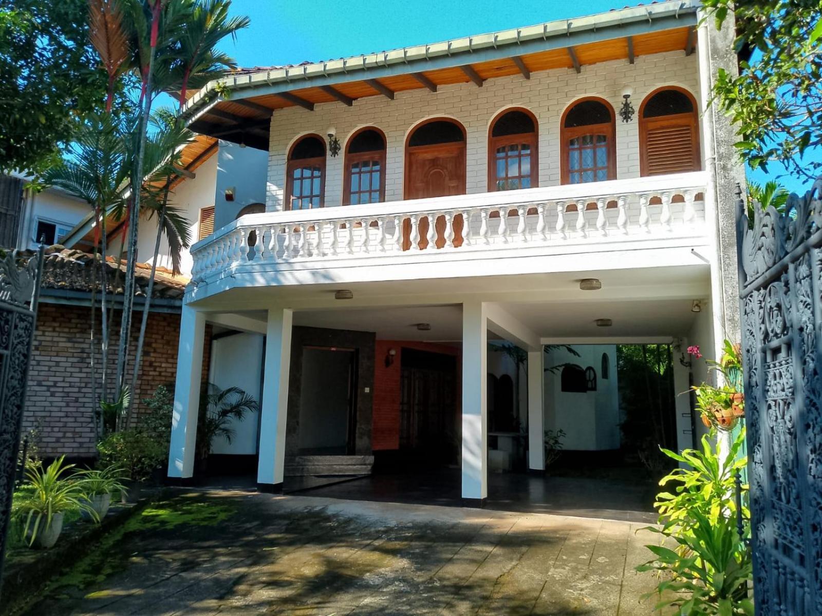 Ceylon Travel And Stay Lodge バタラムラ エクステリア 写真